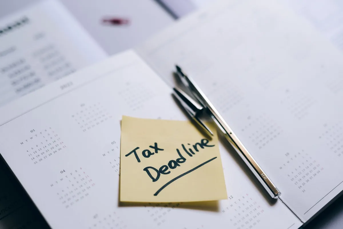 Customs Entry Filing Deadlines: 15 Days to Enter, 10 to File
